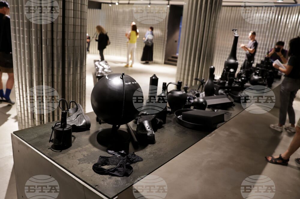 Това е една моя мечта, каза визуалният артист Филип Бояджиев по повод откриването на изложбата си, наречена Pusta Ve4nost