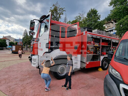 Смолян - пожарни коли - деца