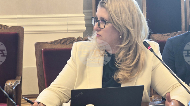 Образователната система сама не може да реши проблема с наркотичните зависимости, каза министър Красимир Вълчев