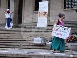 София - „Училището не е църква, нито джамия!“- протест