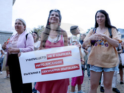 София - „Училището не е църква, нито джамия!“- протест