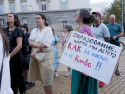 София - „Училището не е църква, нито джамия!“- протест