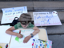 София - „Училището не е църква, нито джамия!“- протест