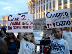София - „Училището не е църква, нито джамия!“- протест