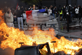 APTOPIX France Block Everything