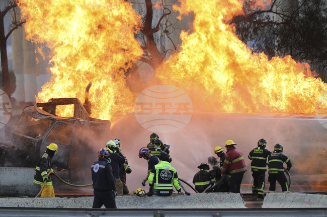 Жертвите на експлозията на цистерна с газ в Мексико са вече осем