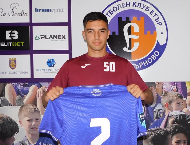 Футболният Етър (Велико Търново) привлече 21-годишен защитник