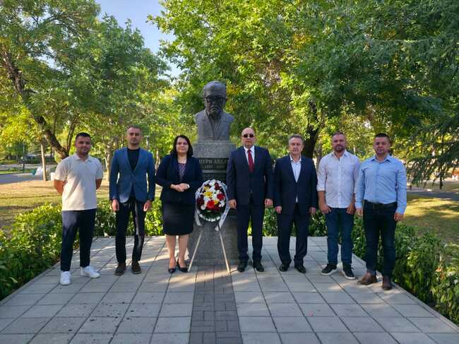 Момчилград почете 103 години от рождението на Нури Адалъ