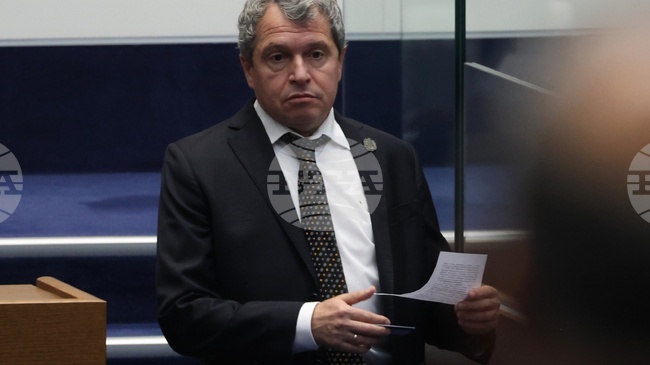 Фактът, че празнуваме Деня на народните будители, е доказателство за живия българския дух, заяви в декларация Тошко Йорданов 