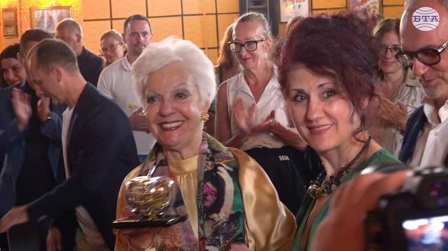 Не очаквах, че ще ми направите такъв празник с тази прожекция, каза Райна Кабаиванска за филма „Кабаиванска: Сезон XXI век"