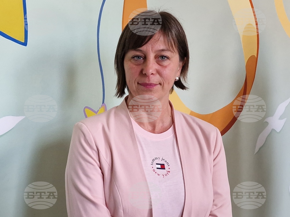 Велико Търново -  Средно училище „Емилиян Станев“ - стенопис - откриване