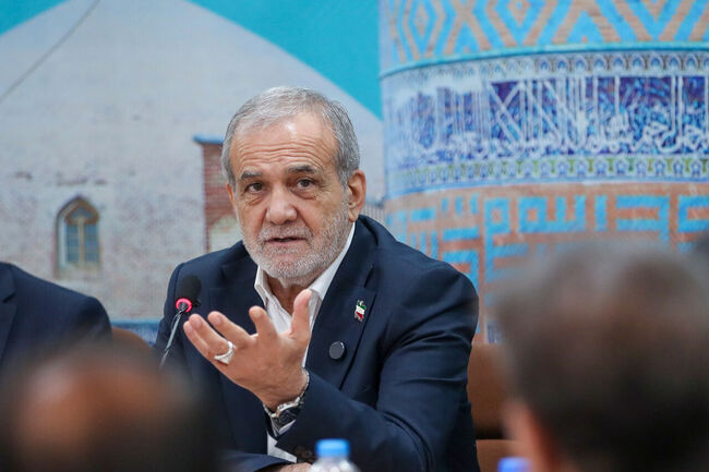 ИРНА: Иранският президент заяви, че икономика на страната трябва да се откаже от зависимостта си от петрола 