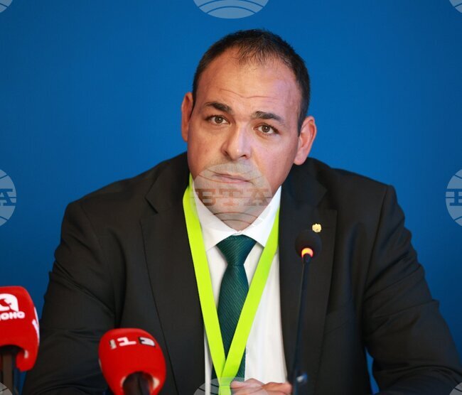 Всички отговорни институции работят в синхрон за противодействие на пожарите, каза зам.-министърът на земеделието инж. Стоян Тошев в Русе