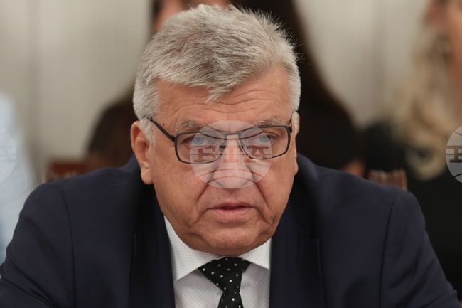 МОСВ участва активно в областния кризисен щаб на Плевен, каза министър Манол Генов