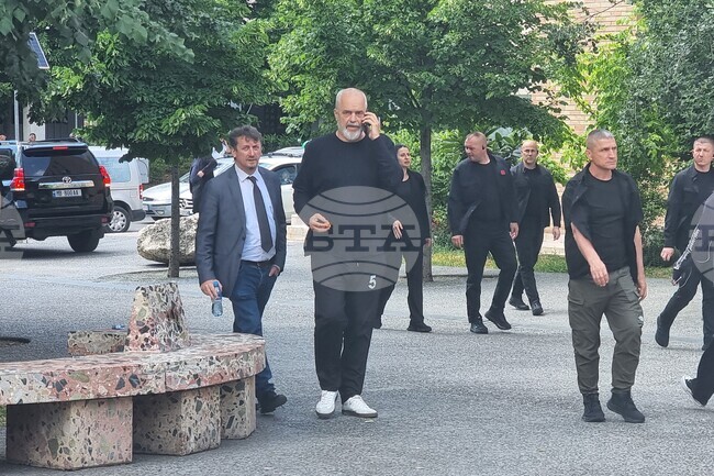 Албанският премиер Еди Рама представи състава на новия си кабинет, в който за първи път има и "виртуален министър", създаден от изкуствен интелект