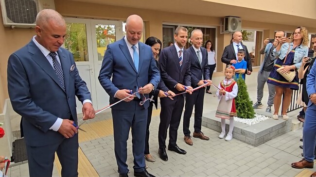 Премиерът Росен Желязков откри обновената детска градина „Радост“ в Симитли