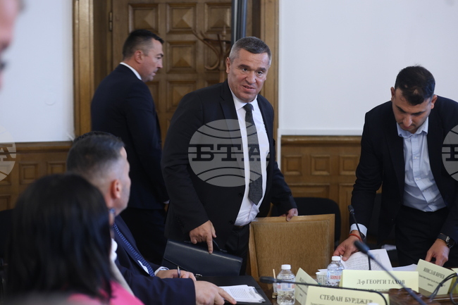 Служители на "Напоителни системи" са открили възможност за доставка на допълнителни количества вода към вододайната зона на Долна Митрополия