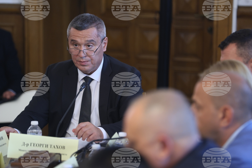 В първата половина на октомври ще бъде отворен прием за останалите плодове, пострадали от градушките през пролетта, съобщи министър Тахов