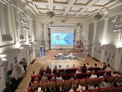 Денис Коробко е първият носител на наградата за литературен превод „Виктор Пасков“