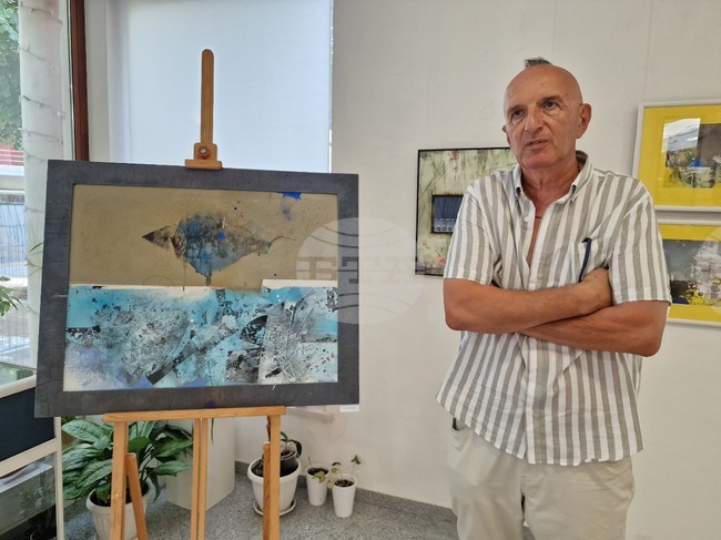 Художникът Васил Тенев представи първа самостоятелна изложба в Хасково