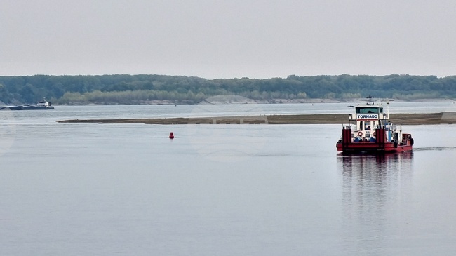 Баржа с над 1100 тона химически торове потъна край румънския град Зимнич срещу Свищов