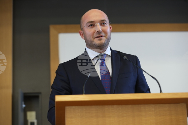 Justice Minister Highlights Role of Accessible Legal Research at IUS & LEX Forum