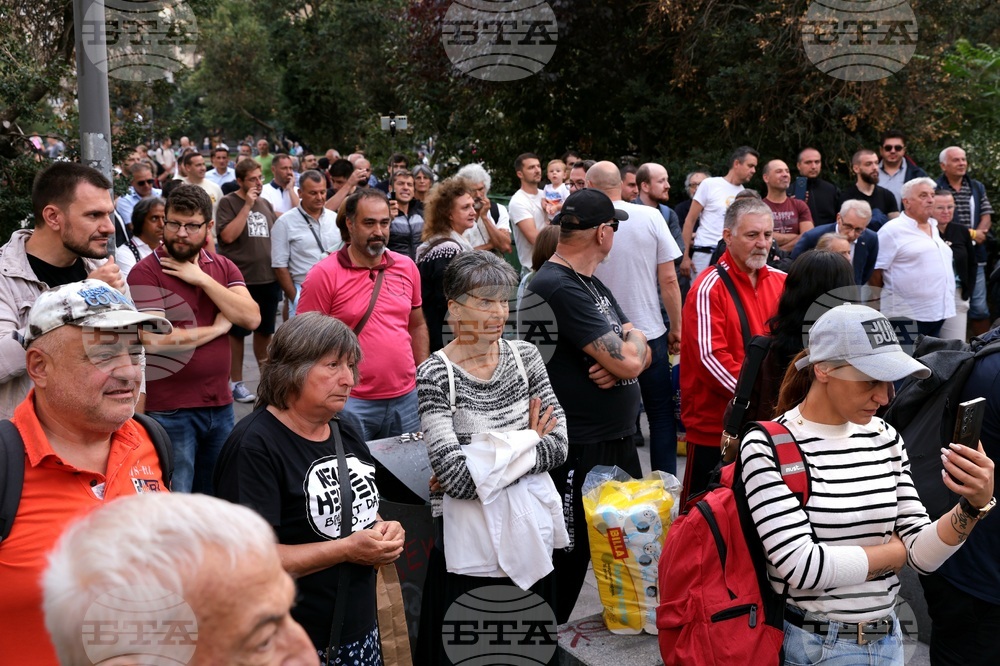 Protesters Demand Interior Minister Daniel Mitov’s Resignation over Ruse Arrests