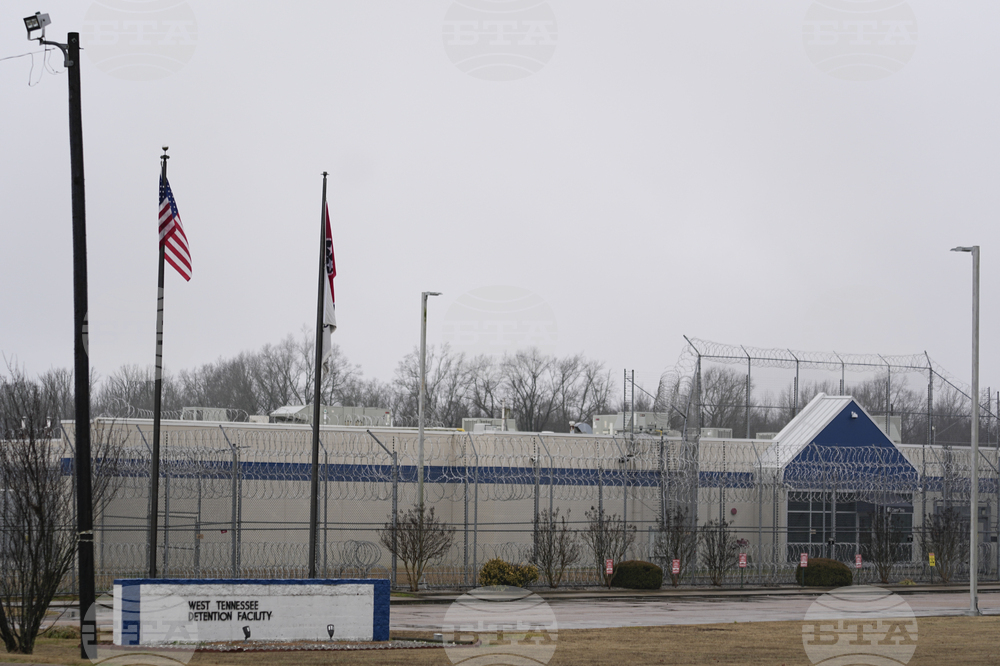 Броят на смъртните случаи в центровете за задържане на имигранти е достигнал безпрецедентно ниво от две десетилетия насам, предупредиха демократи в САЩ