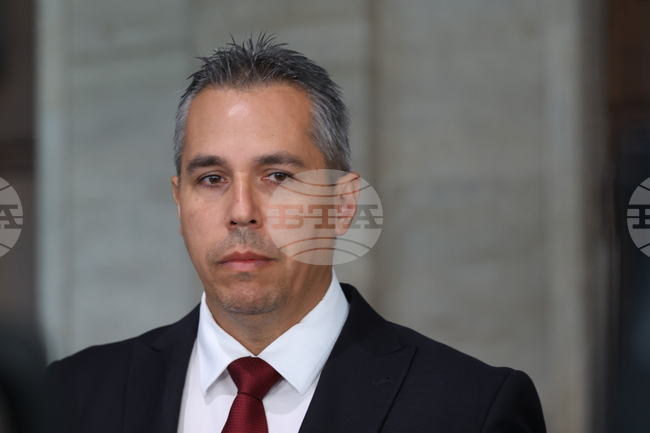 Очакваме днес от АПС да отговорят дали ще се подпишат на нашия вот на недоверие, каза Ангел Славчев от "Възраждане"