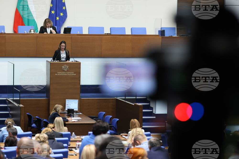 Народните представители излязоха в 15-минутна почивка поради липса на кворум