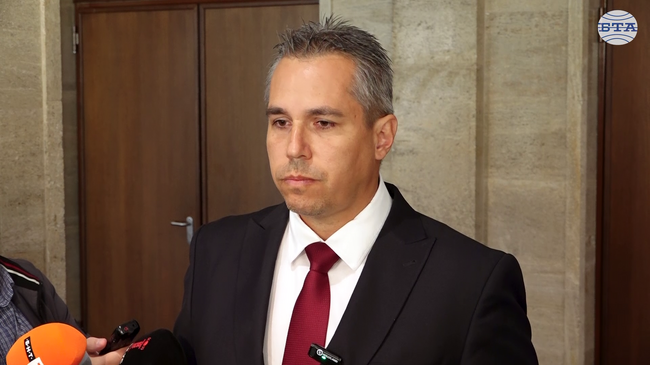 Очакваме днес от АПС да отговорят дали ще се подпишат на нашия вот на недоверие, каза Ангел Славчев от "Възраждане"