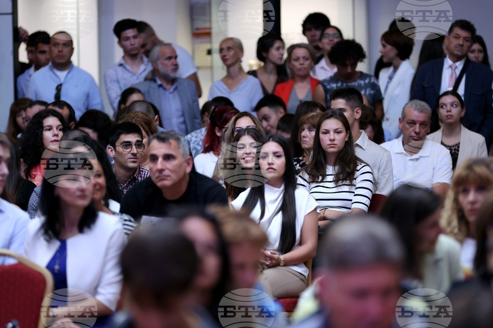 Министерство на образованието и науката - „Национална диплома” - отличия - връчване