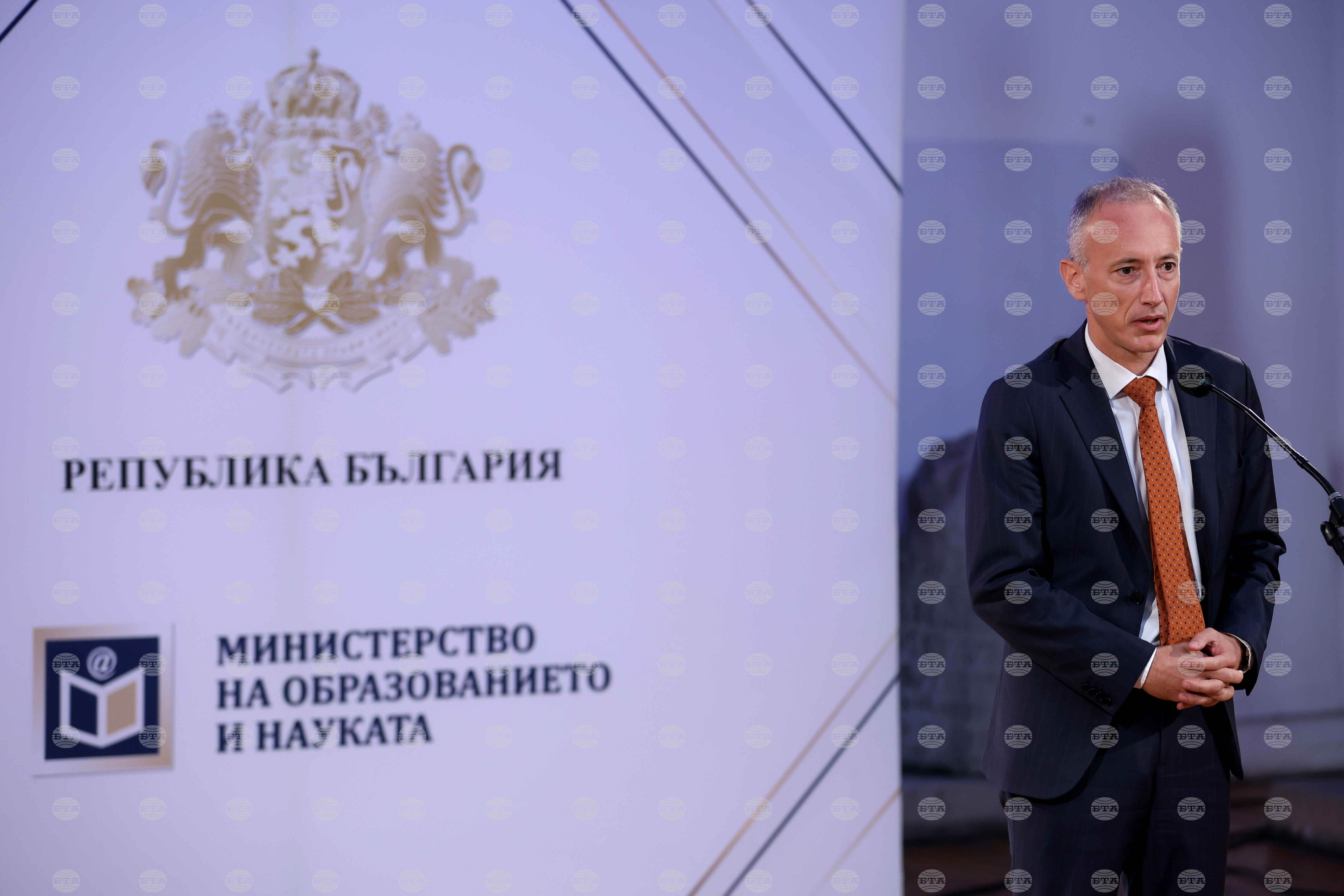 Bolgarski minister za izobraževanje odprl prenovljene študentske domove v Plovdivu