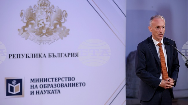 Министърът на образованието Красимир Вълчев свиква среща на образователните медиатори от област Пловдив