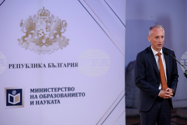 Министърът на образованието Красимир Вълчев свиква среща на образователните медиатори от област Пловдив