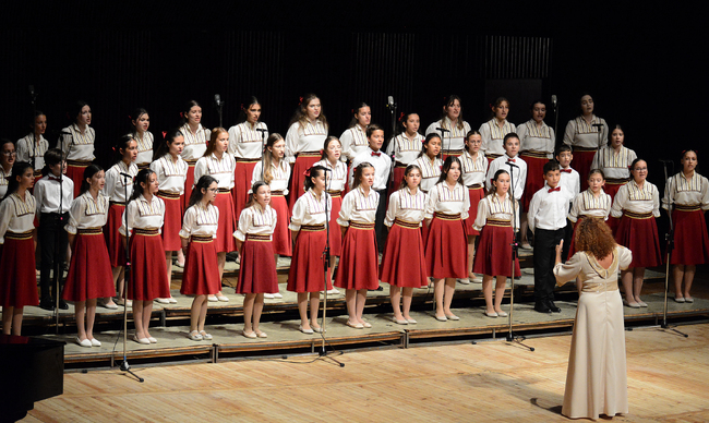 Заместник-кметът Снежана Апостолова откри хоровите празници във Варна