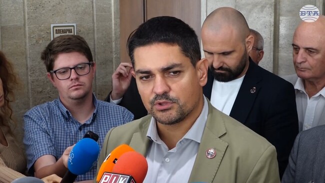 Днес трябва да сме събрали подписите и да депозираме общ вот на недоверие с ПП-ДБ, каза лидерът на МЕЧ Радостин Василев