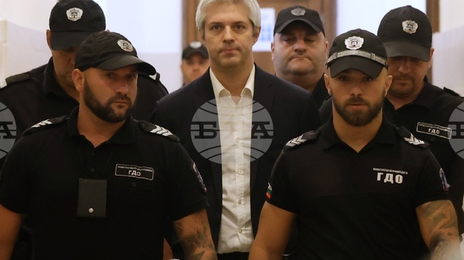 Кметът Благомир Коцев да бъде преведен от София във Варна, разпореди окръжният съд