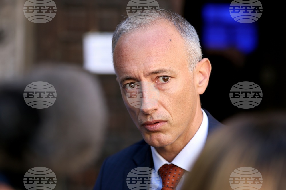 Колкото по-късно дадем телефони на децата, толкова по-добре за тях, каза министър Красимир Вълчев