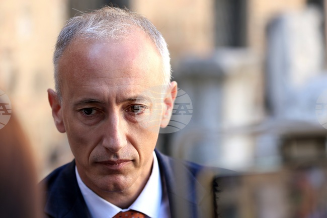 Нужни са повече часове по математика и природни науки, смята министър Красимир Вълчев 