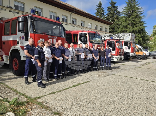 Общо 32-ма служители от подразделенията на пожарната във Враца бяха наградени по случай професионалния им празник 