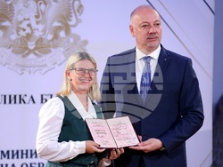 Министерство на образованието и науката - „Национална диплома” - отличия - връчване