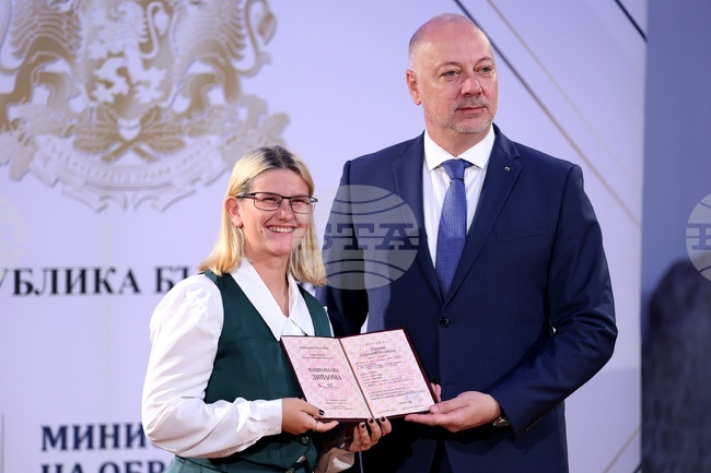 National Diploma Honorary Distinctions Given to Excellent Students from Class of 2025 