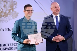 Министерство на образованието и науката - „Национална диплома” - отличия - връчване