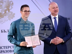 Министерство на образованието и науката - „Национална диплома” - отличия - връчване