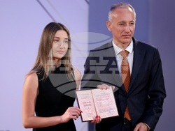 Министерство на образованието и науката - „Национална диплома” - отличия - връчване