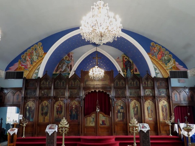В Македоно-българската източноправославна църква „Св. Георги“ в Торонто днес ще бъде отслужена Света литургия по повод Кръстовден