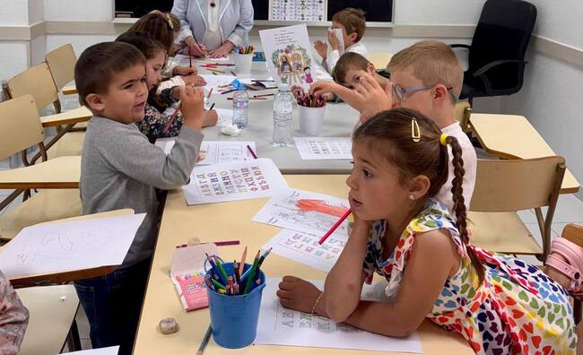 Учителите от Българското училище „Иван Вазов“ в Сарон, Испания: Нашето училище е повече от място за учене, то е дом на българския дух