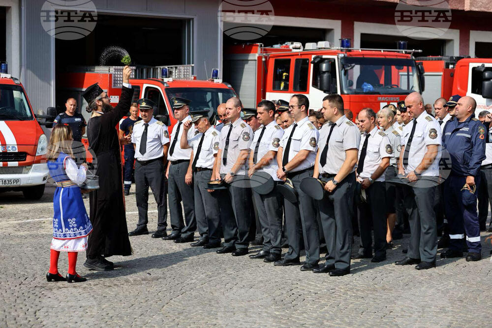 Пожарникарите в Пловдив отдадоха почит към загиналите си колеги
