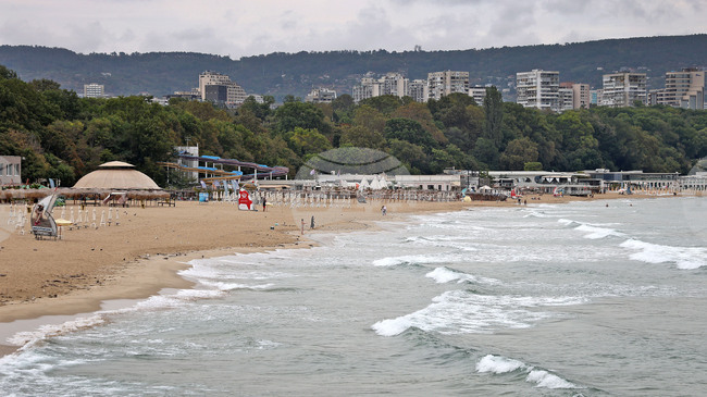 Health Authorities Ban Bathing at Varna Beach over Pollution